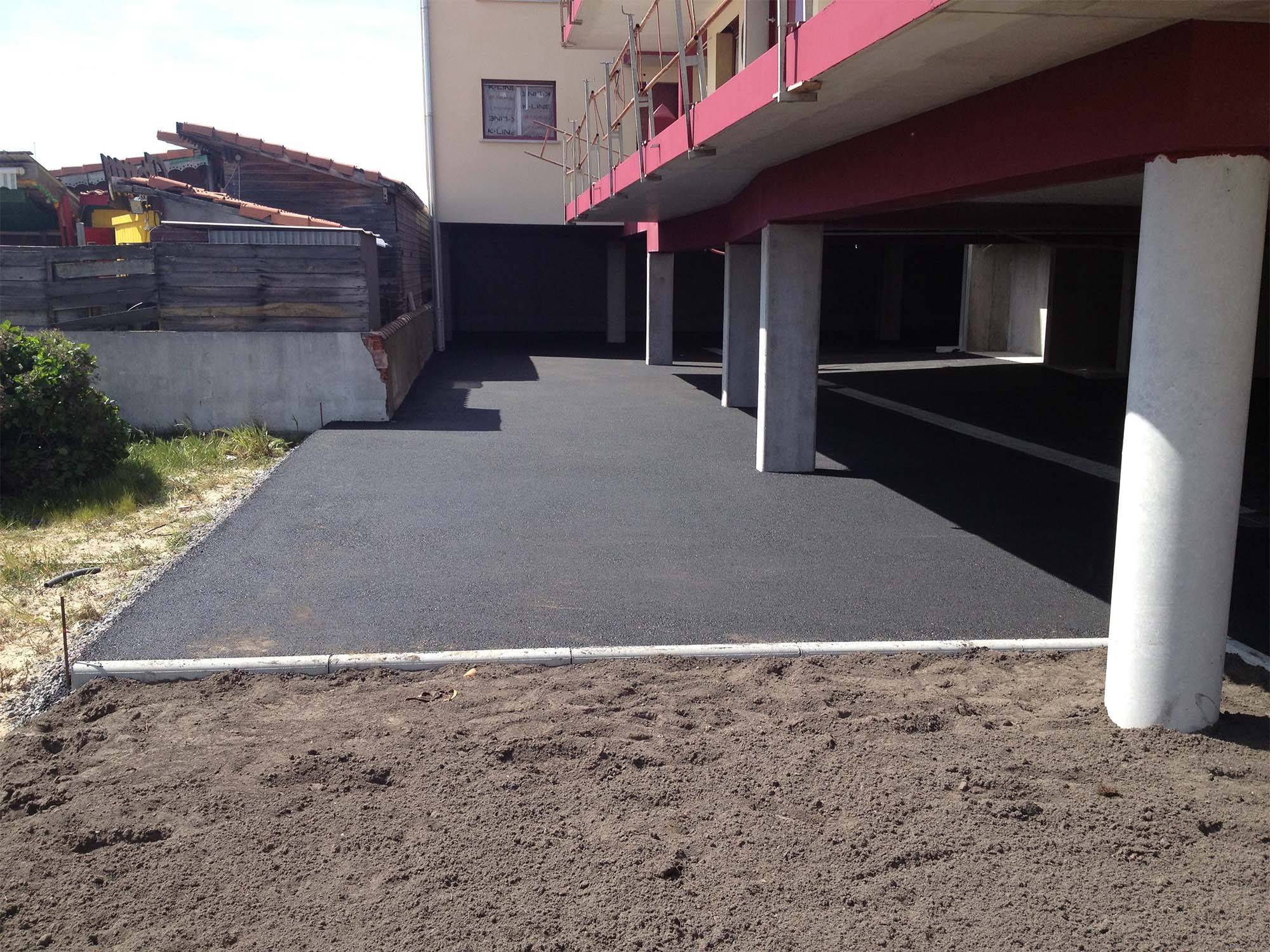 Parking en enrobé noir BB 0.10