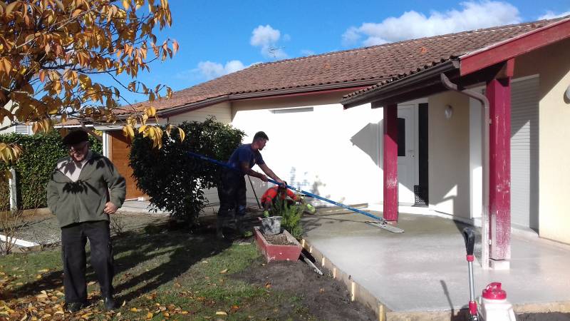 Pose du béton désactivé