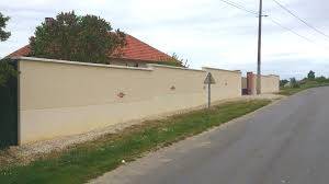 clôture, muret en façade 